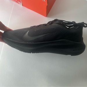 Nike women’s zoom winflo 7